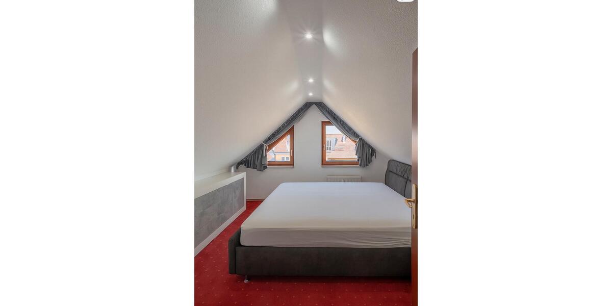 Dachgeschoßwohnung Villingen-Schwenningen Schwenningen - 4 Zimmer, 128 m&sup2;, 250.000&euro; | Angebot:26004140