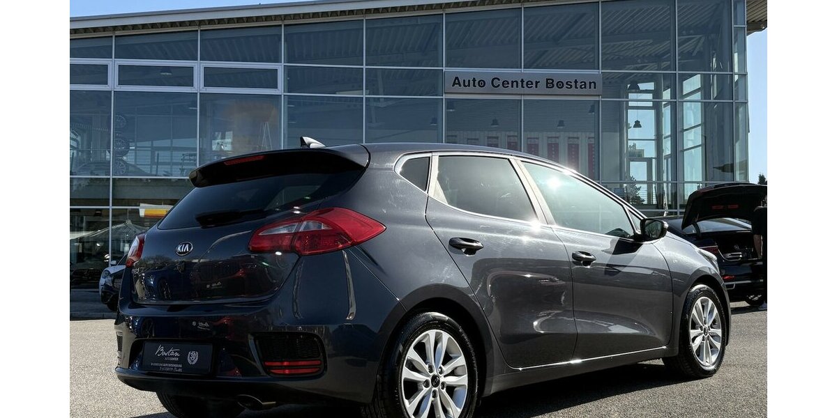 Kia Ceed 1.6 Spirit NAVI/KAMERA/CARPLAY/SITZHEIZUNG 94.202 km 12.900 &euro; Villingen-Schwenningen 78054