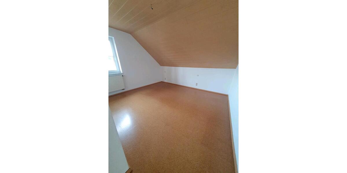 Etagenwohnung Denkingen - 5 Zimmer, 140 m&sup2;, 1.450&euro; | Angebot:25632686