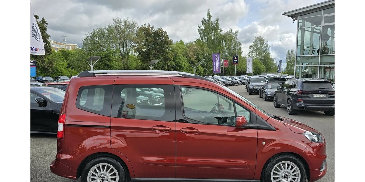 Ford Tourneo Courier 1.5 TDCI/NAVI/KAMERA/1.HAND 90.365 km 10.900 &euro; Villingen-Schwenningen 78054