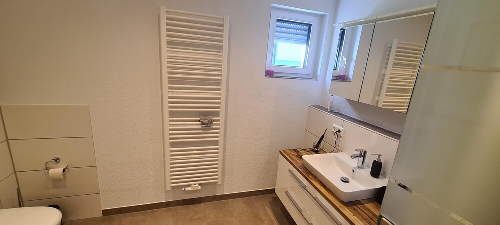 Exklusive 2,5 Zimmer-Neubauwohnung mit viel Platz, sonniger Terrasse, Einbauküche und TG-Stellplatz - Erdgeschoßwohnung Villingen-Schwenningen Schwenningen | Angebot:25181350