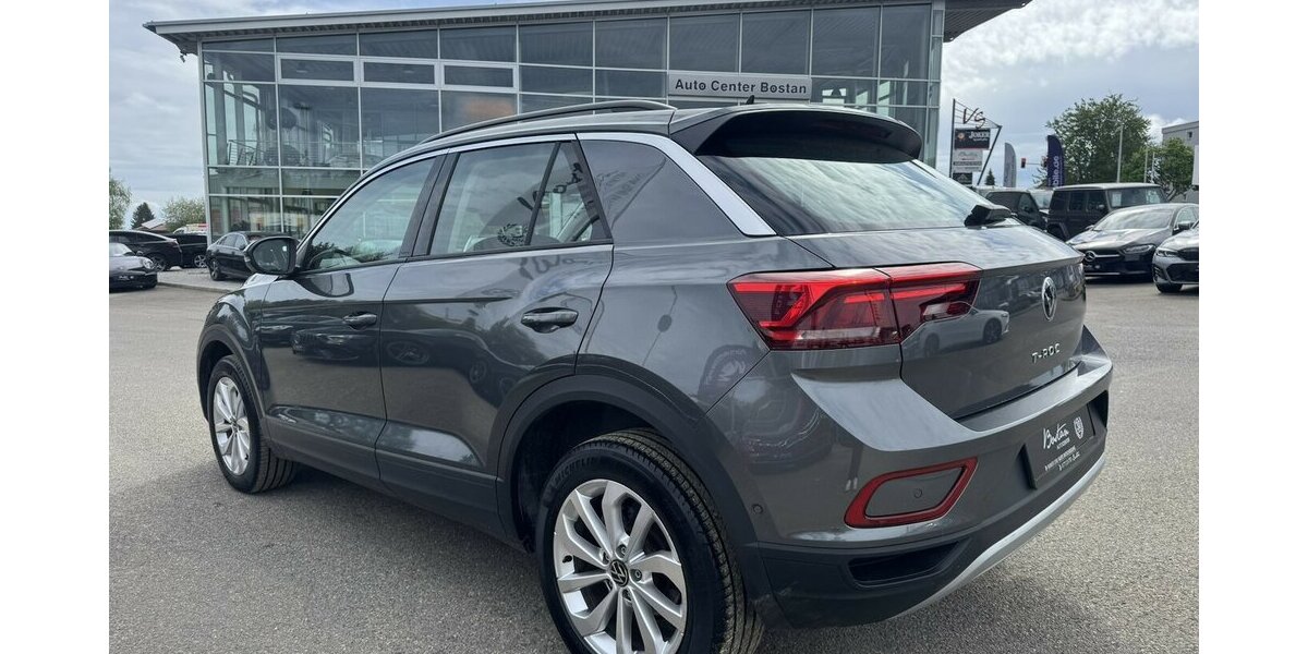 VW T-Roc 1.5 TSI LIFE DSG/NAVI/LED-PLUS/AHK/1.HAND 31.887 km 25.800 &euro; Villingen-Schwenningen 78054