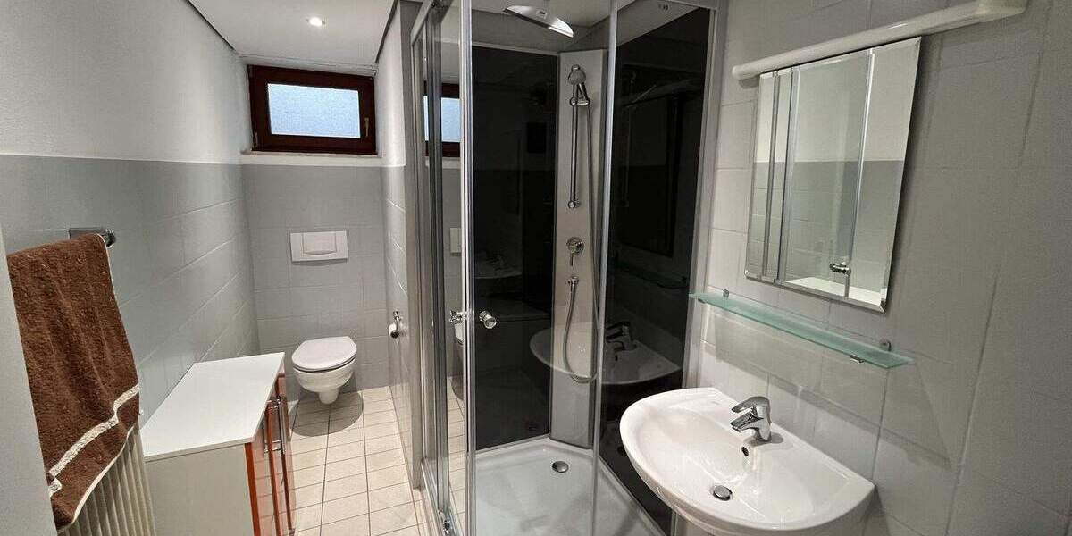 Einfamilienhaus Tuttlingen Nendingen - 8 Zimmer, 221 m&sup2;, 649.000&euro; | Angebot:25676929