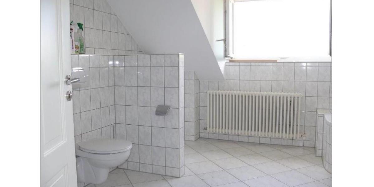 Dachgeschoßwohnung Rottweil - 4 Zimmer, 130 m&sup2;, 1.200&euro; | Angebot:25428428