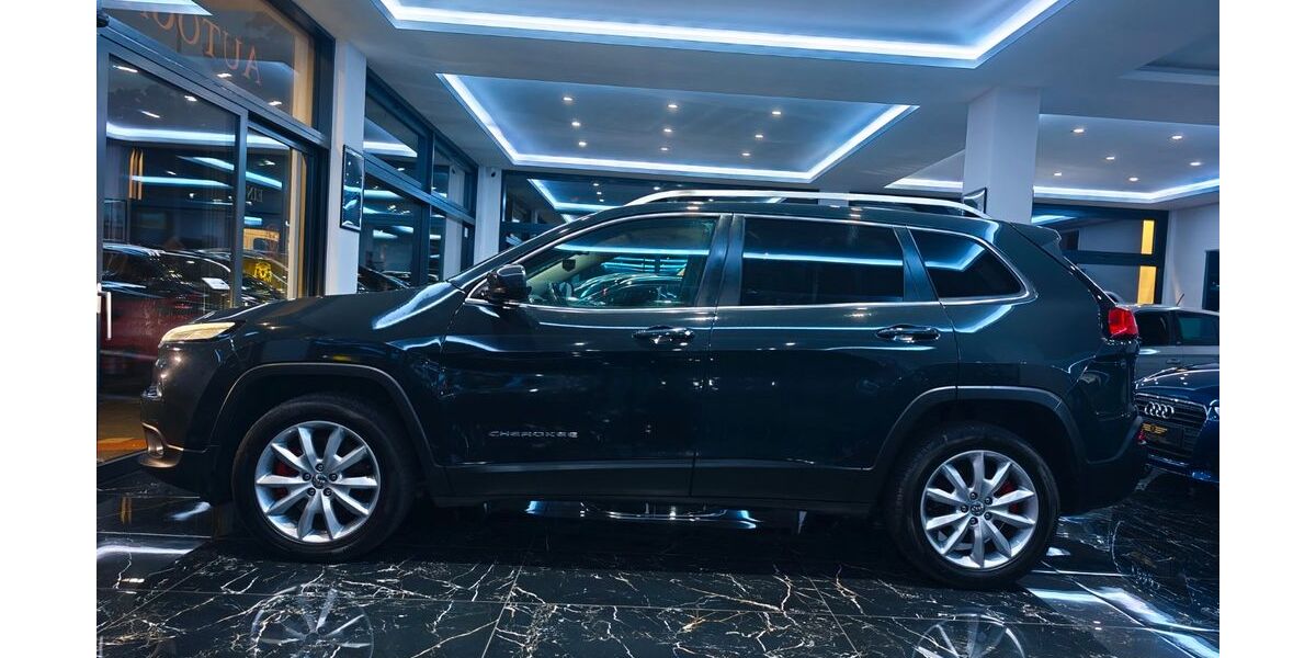 Jeep Cherokee 241.986 km 9.890 &euro; Denkingen 78588