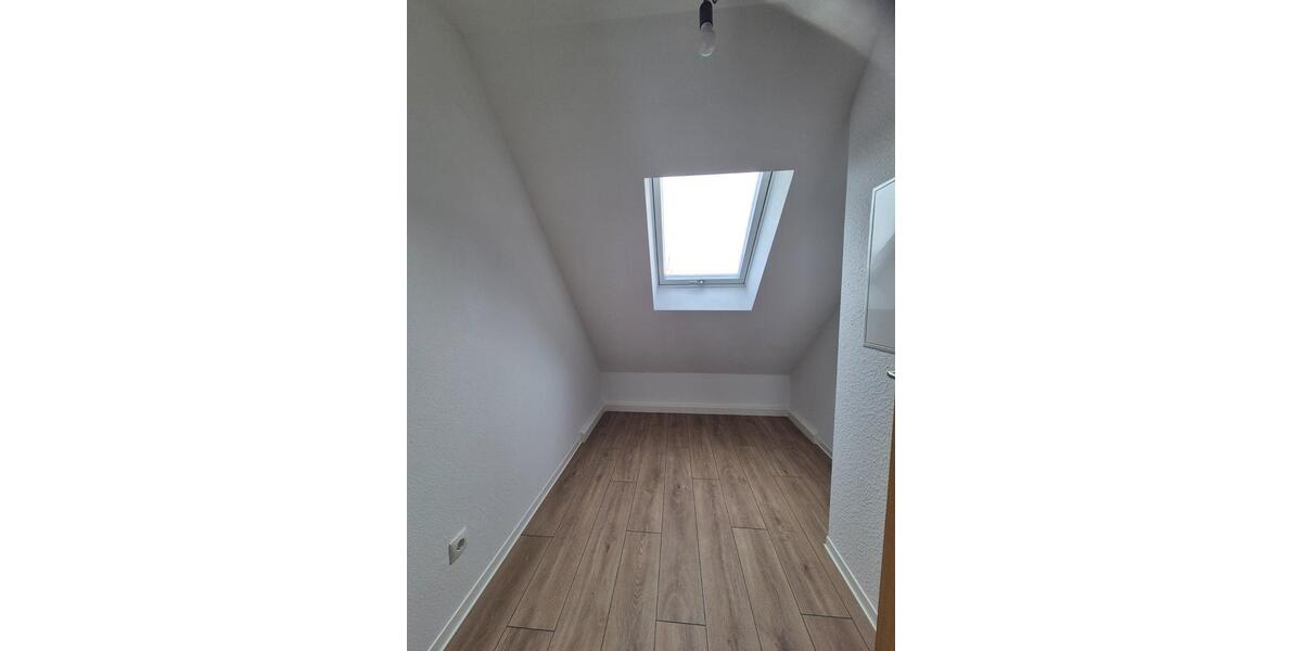 Dachgeschoßwohnung Oberndorf am Neckar - 3.5 Zimmer, 93 m&sup2;, 800&euro; | Angebot:25170911