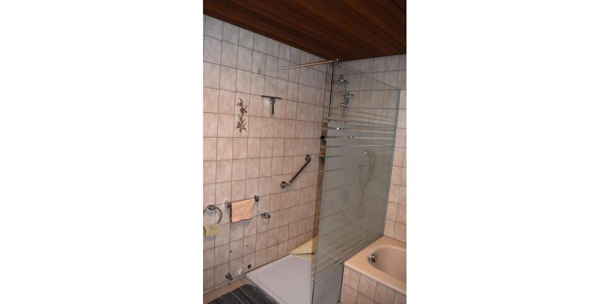 Einfamilienhaus Königsfeld im Schwarzwald Neuhausen - 4 Zimmer, 140 m&sup2;, 197.500&euro; | Angebot:25732271