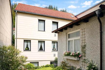 Haus Triberg im Schwarzwald - 7 Zimmer, 185 m&sup2;, 79.000&euro; | Angebot:25635661
