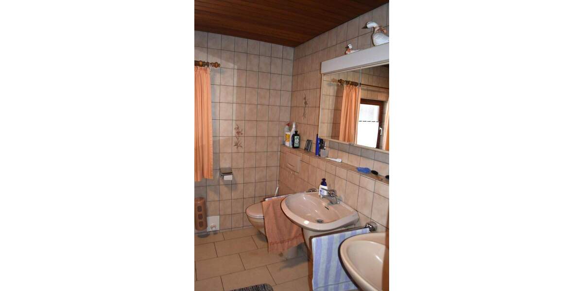 Einfamilienhaus Königsfeld im Schwarzwald Neuhausen - 4 Zimmer, 140 m&sup2;, 197.500&euro; | Angebot:25732271