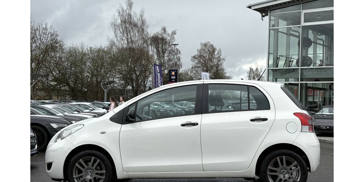 Toyota Yaris 1.0 Cool/KLIMAANLAGE/5-TÜRIG/SCHECKHEFT 112.981 km 4.900 &euro; Villingen-Schwenningen 78054