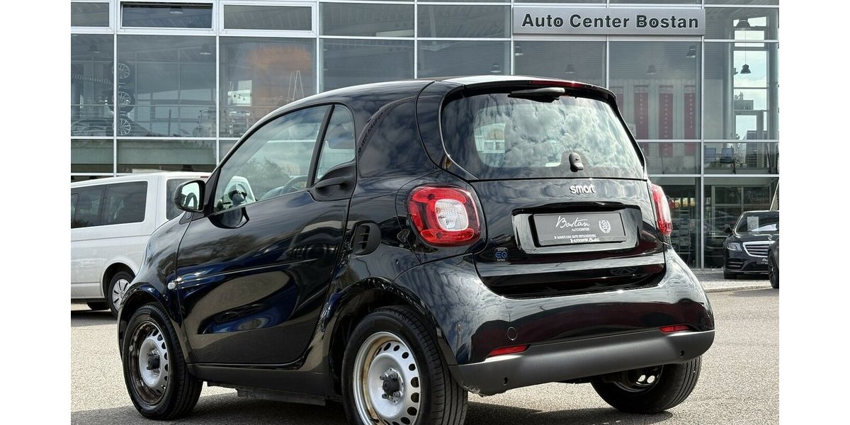 Smart ForTwo EQ Coupe SITZHEIZUNG/BLUETOOTH/ISO/1.HAND 21.989 km 9.900 &euro; Villingen-Schwenningen 78054