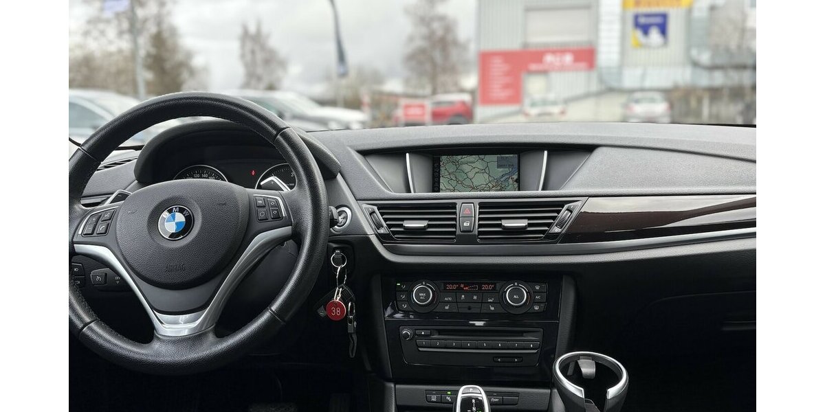 BMW X1 20d xDrive BI-XENON/TEMPOMAT/NAVI/PDC/SHZ/DAB 79.104 km 15.900 &euro; Villingen-Schwenningen 78054