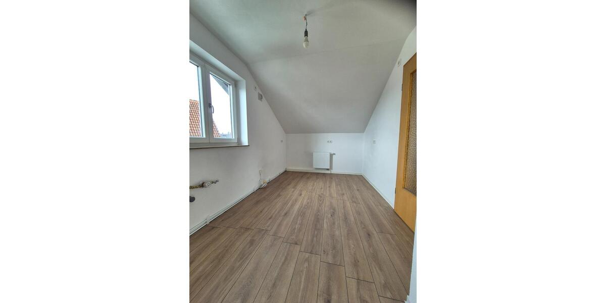 Dachgeschoßwohnung Oberndorf am Neckar - 3.5 Zimmer, 93 m&sup2;, 800&euro; | Angebot:25170911