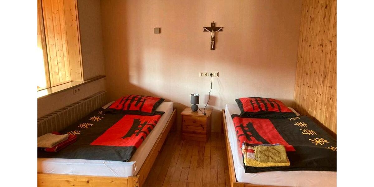 Einfamilienhaus Furtwangen im Schwarzwald - 13 Zimmer, 300 m&sup2;, 475.000&euro; | Angebot:25322574