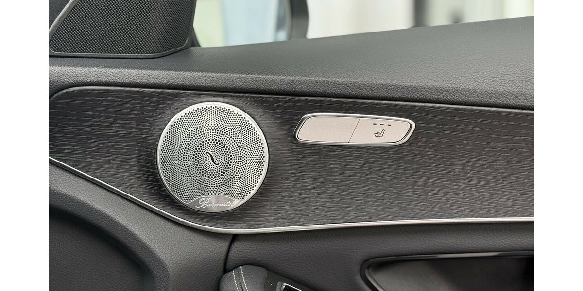 Mercedes-Benz C 180 AVANTGARDE/BURMESTER/KAMERA/HEAD UP/LEDER 72.347 km 25.900 &euro; Villingen-Schwenningen 78054