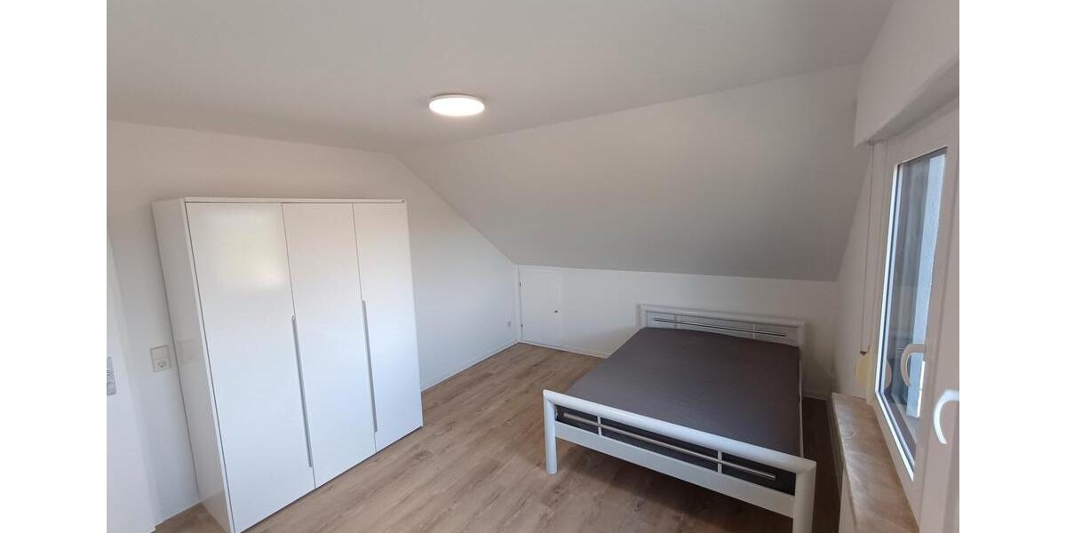 Dachgeschoßwohnung Trossingen - 1 Zimmer, 62 m&sup2;, 400&euro; | Angebot:26580139