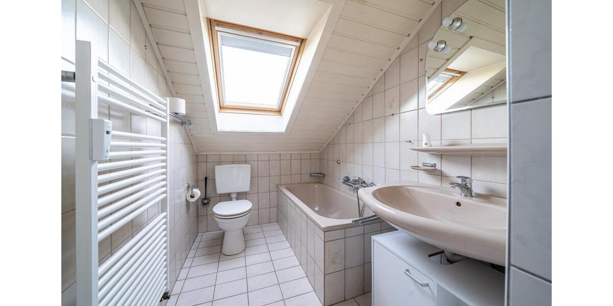 Dachgeschoßwohnung Villingen-Schwenningen Schwenningen - 4 Zimmer, 61 m&sup2;, 159.000&euro; | Angebot:24740176