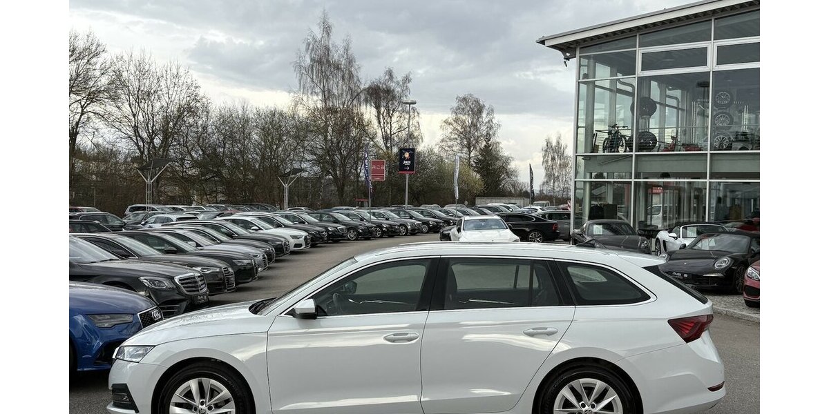 Skoda Octavia 2.0 TDI Combi Style MEMORY/NAVI/CARPLAY 84.033 km 21.800 &euro; Villingen-Schwenningen 78054