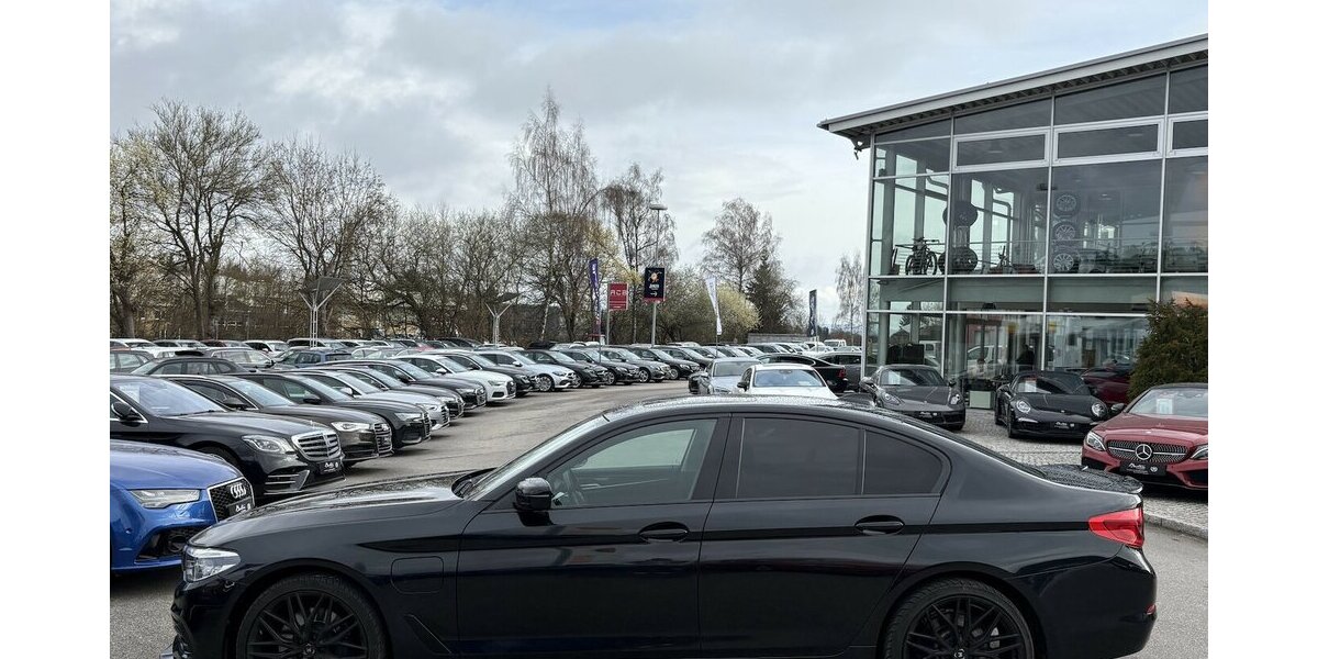 BMW 530e iPERFORMANCE/LUXURY LINE/TV/INNOVATIONS 132.551 km 25.900 &euro; Villingen-Schwenningen 78054