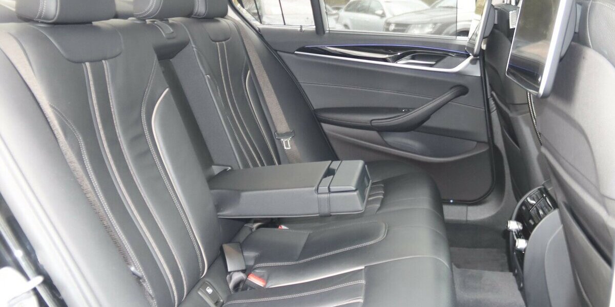 BMW 530e iPERFORMANCE/LUXURY LINE/TV/INNOVATIONS 132.551 km 25.900 &euro; Villingen-Schwenningen 78054