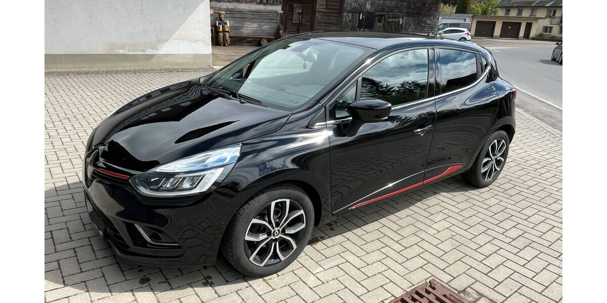 Renault Clio 92.000 km 7.990 &euro; Friedenweiler 79877