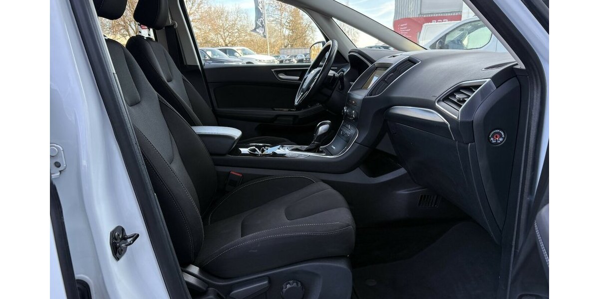 Ford S-Max 2.0 TDCI TITANIUM/7-SITZER/NAVI/AUTOMATIK 170.784 km 11.900 &euro; Villingen-Schwenningen 78054