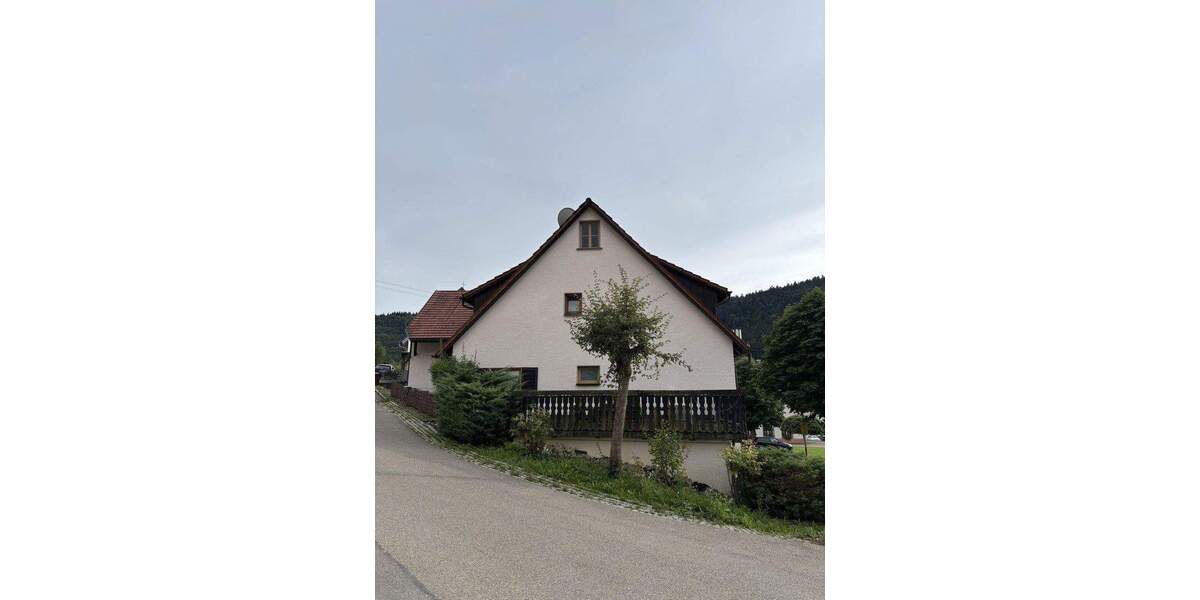 Mehrfamilienhaus, Wohnhaus Reichenbach am Heuberg - 7 Zimmer, 170 m&sup2;, 175.000&euro; | Angebot:25866992