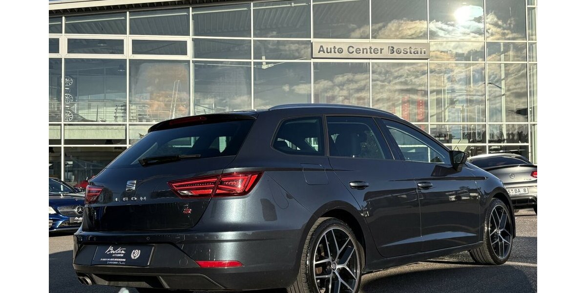 Seat Leon Sports Tourer FR KAMERA/CARPLAY/SHZ/1.HAND 53.232 km 18.900 &euro; Villingen-Schwenningen 78054