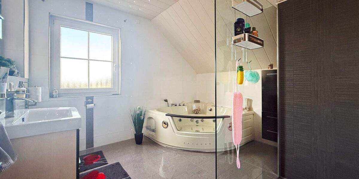 Einfamilienhaus Gunningen - 9 Zimmer, 235 m&sup2;, 799.000&euro; | Angebot:25662393