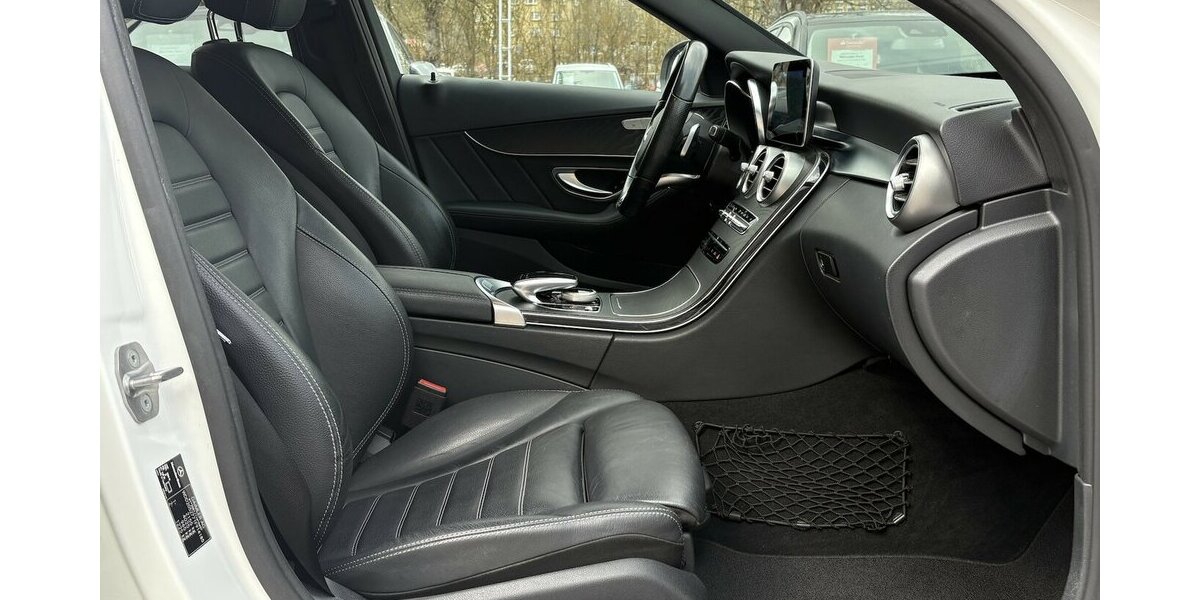 Mercedes-Benz C 200 AMG KAMERA/NAVI/CARPLAY/NIGHT/SHZ/ACC/AHK 73.254 km 24.800 &euro; Villingen-Schwenningen 78054