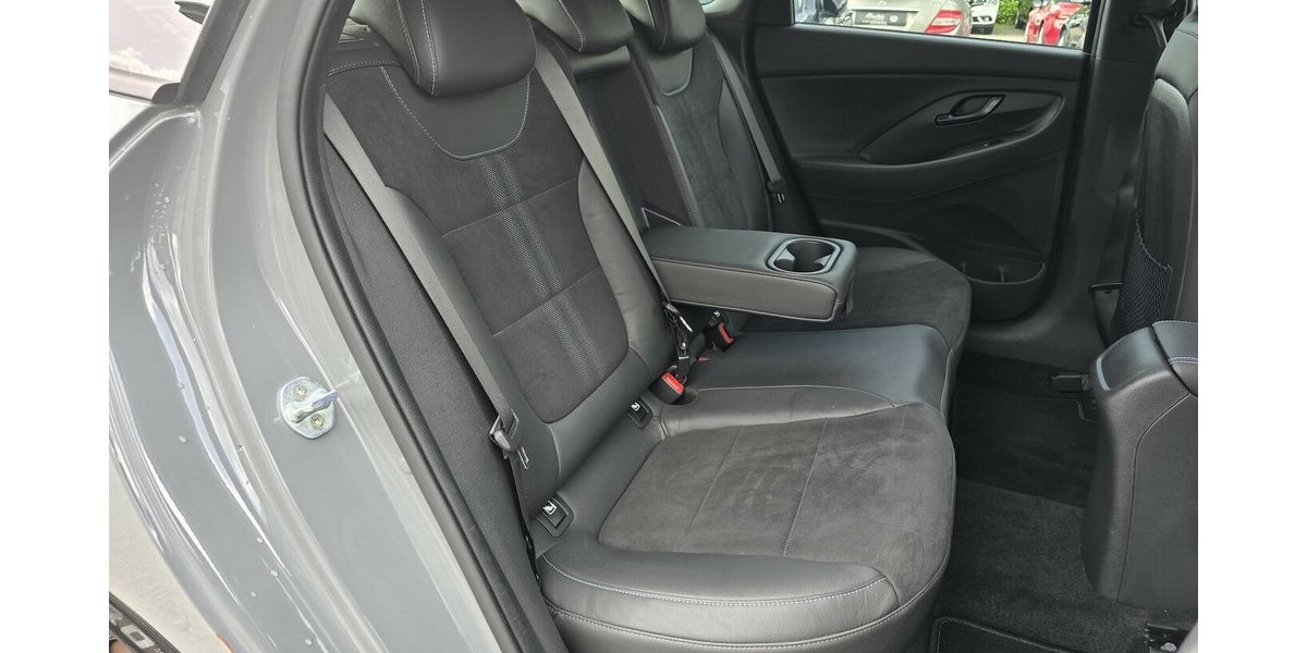 Hyundai i30 N PERFORMANCE/LEDER/PANORAMA/NAVI/DAB/LED 26.583 km 29.900 &euro; Villingen-Schwenningen 78054