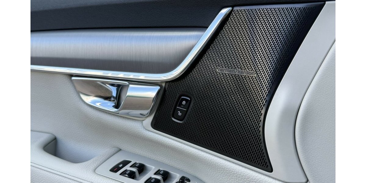 Volvo S90 MOMENTUM AWD/HEAD UP/BUSINESS.PRO/LEDER 125.912 km 22.900 &euro; Villingen-Schwenningen 78054