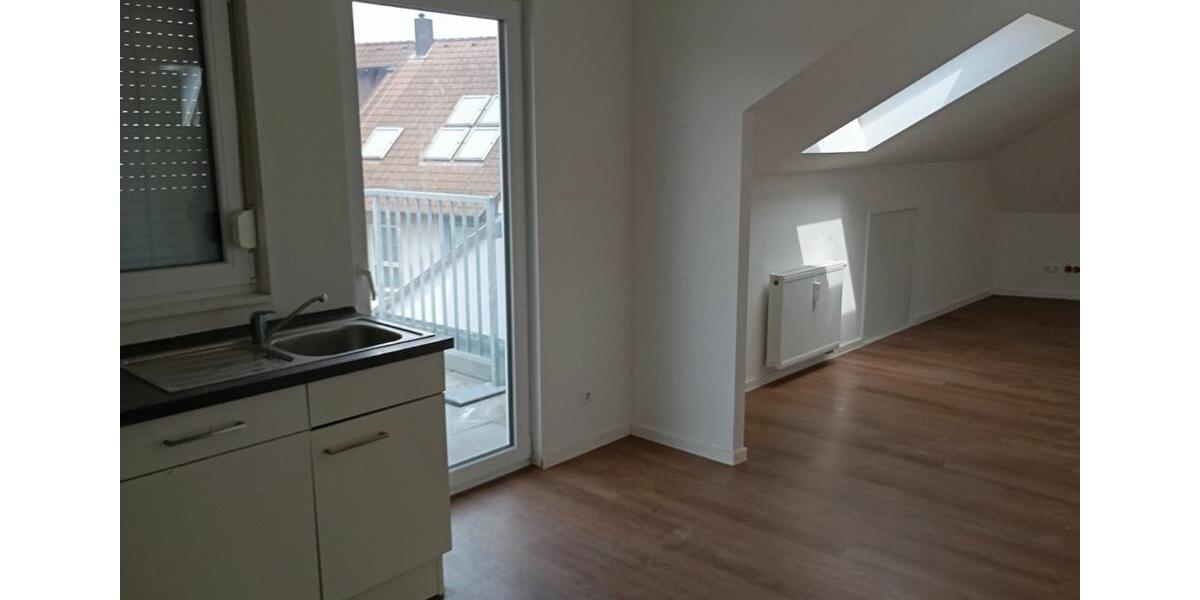 Dachgeschoßwohnung Villingen-Schwenningen Schwenningen - 3 Zimmer, 800&euro; | Angebot:21795335