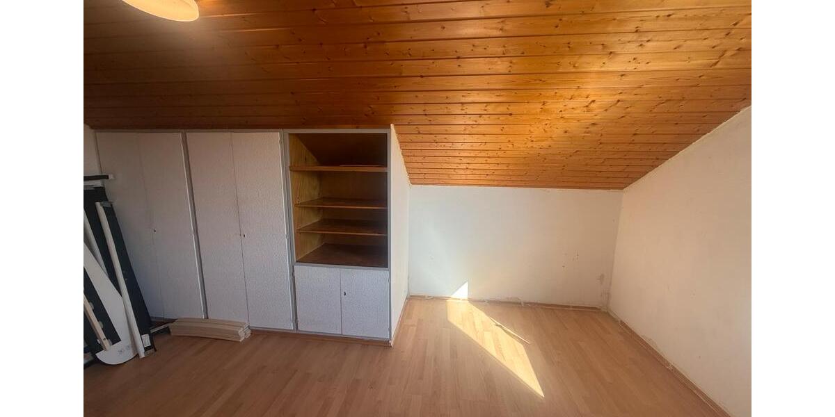 Dachgeschoßwohnung Villingen-Schwenningen Schwenningen - 2 Zimmer, 45 m&sup2;, 700&euro; | Angebot:25922260