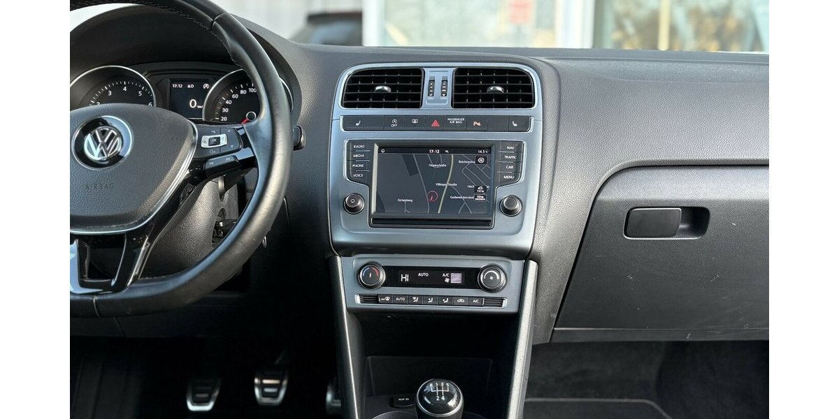 VW Polo V 1.2 TSI ALLSTAR KAMERA/PANORAMA/1.HAND 9.900 km 12.900 &euro; Villingen-Schwenningen 78054