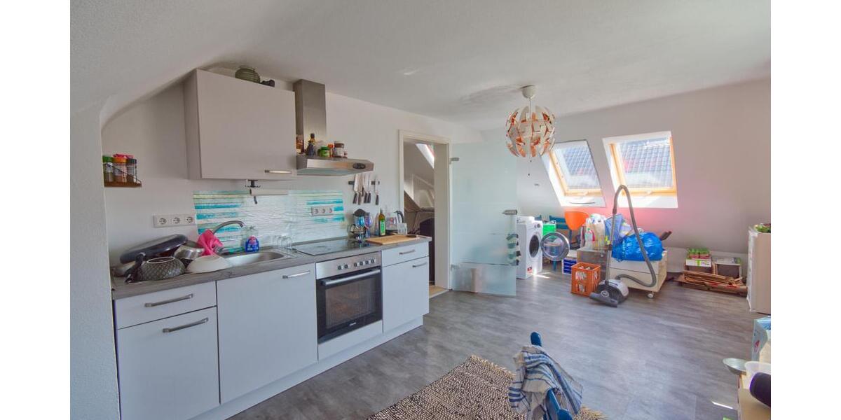 Über 6% Brutto-RENDITE, top renoviert & gut vermietet! Attraktive 2,5 Zimmer-Dachgeschosswohnung mit Stellplatz - Dachgeschoßwohnung Villingen-Schwenningen Schwenningen | Angebot:25376509