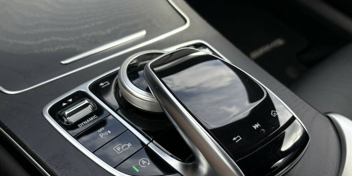 Mercedes-Benz C 200 AMG KAMERA/NAVI/CARPLAY/NIGHT/SHZ/ACC/AHK 73.254 km 24.800 &euro; Villingen-Schwenningen 78054