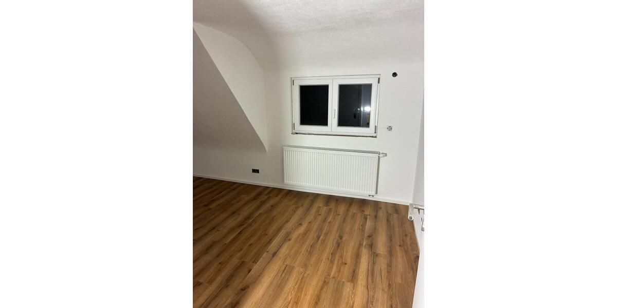 Dachgeschoßwohnung Schramberg - 2.5 Zimmer, 75 m&sup2;, 700&euro; | Angebot:25972424