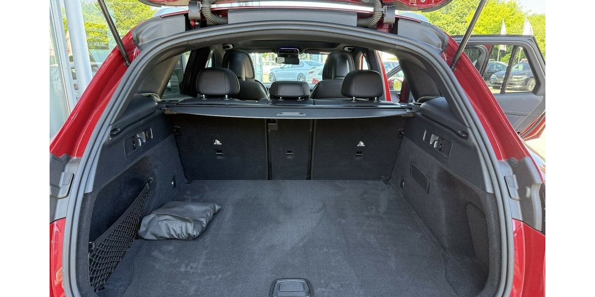 Mercedes-Benz GLC 300 d AMG/PANORAMA/4-MATIC/NAVI/MBUX/1.HAND 39.620 km 52.900 &euro; Villingen-Schwenningen 78054