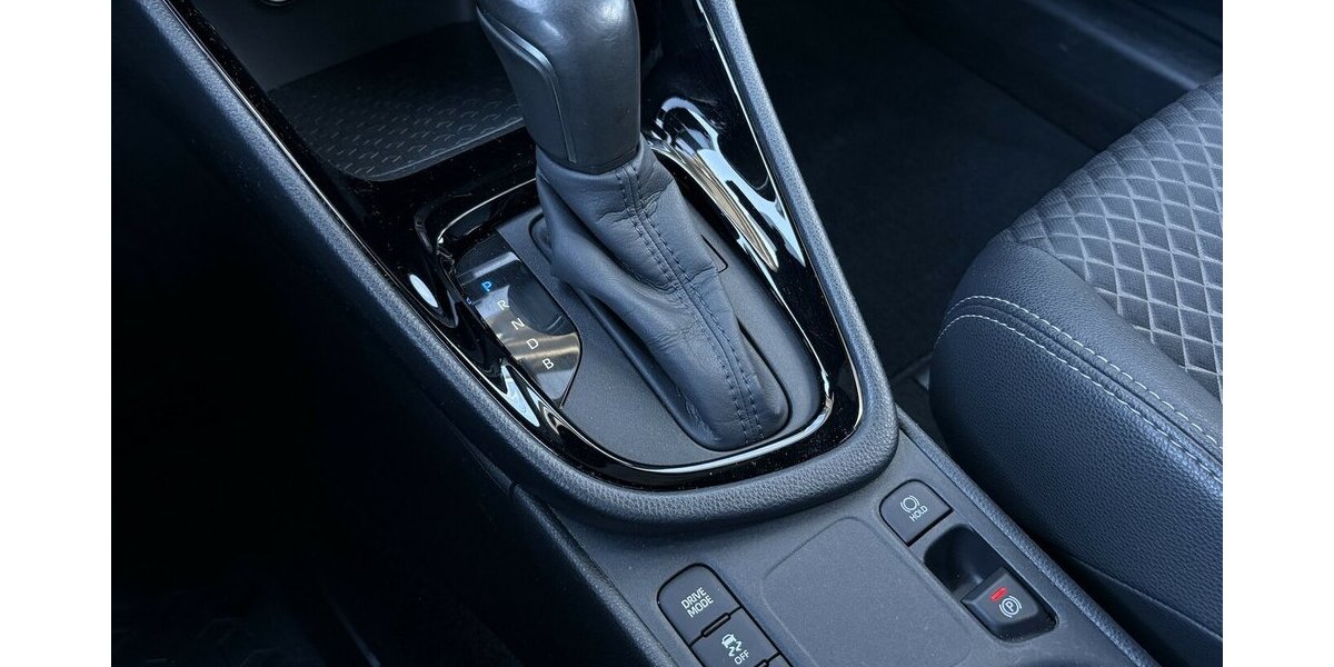 Toyota Yaris 1.5 Hybrid Black&White DAB/KAMERA/1.HAND 29.792 km 18.900 &euro; Villingen-Schwenningen 78054