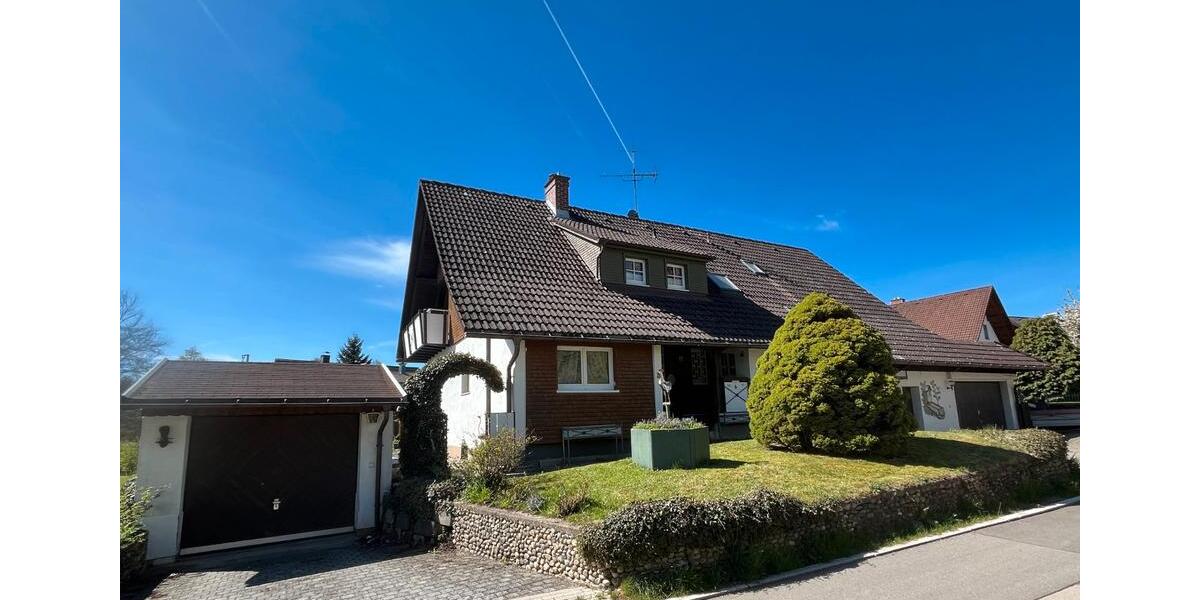 Einfamilienhaus Friedenweiler - 7.5 Zimmer, 185 m&sup2;, 390.000&euro; | Angebot:26958639