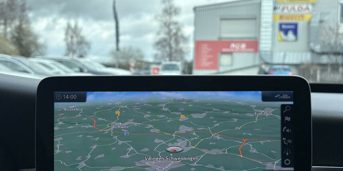 Mercedes-Benz C 200 AMG KAMERA/NAVI/CARPLAY/NIGHT/SHZ/ACC/AHK 73.254 km 24.800 &euro; Villingen-Schwenningen 78054