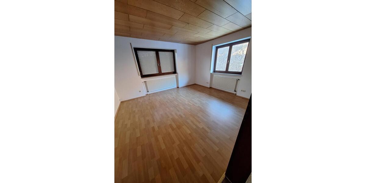 Erdgeschoßwohnung Tuttlingen - 3 Zimmer, 105 m&sup2;, 1.000&euro; | Angebot:25430717