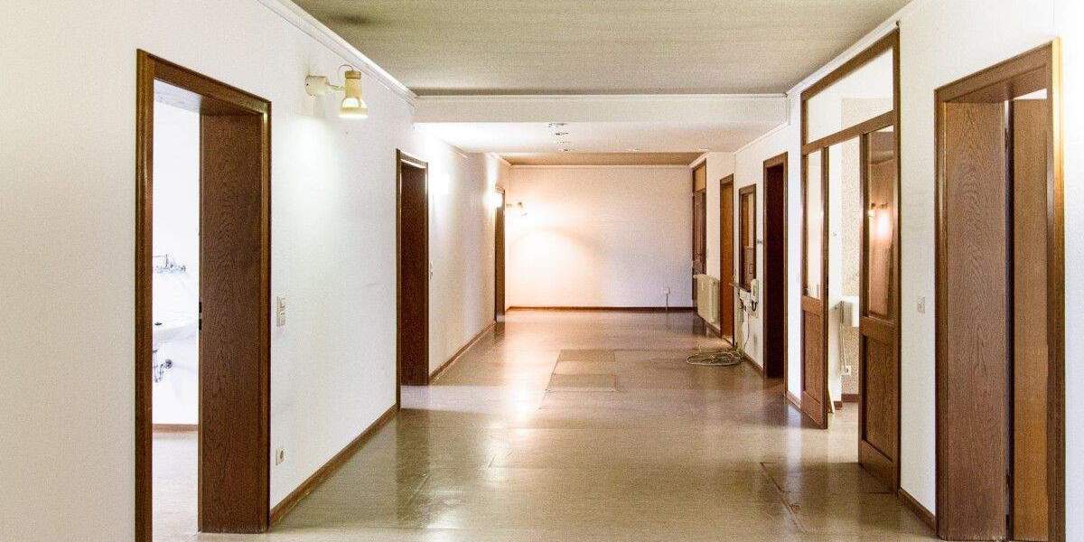 Etagenwohnung Bonndorf - 8 Zimmer, 250.000&euro; | Angebot:25695640