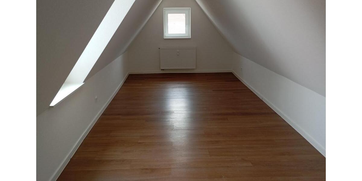 Dachgeschoßwohnung Villingen-Schwenningen Schwenningen - 3 Zimmer, 800&euro; | Angebot:21795335