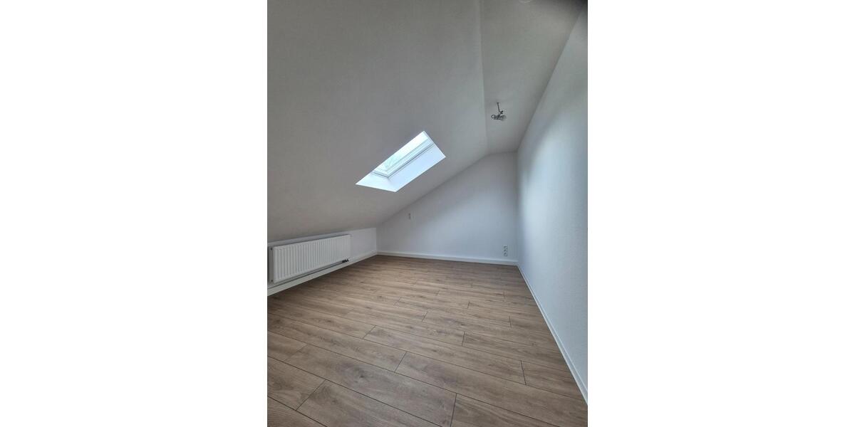 Dachgeschoßwohnung Oberndorf am Neckar - 3.5 Zimmer, 93 m&sup2;, 800&euro; | Angebot:25170911