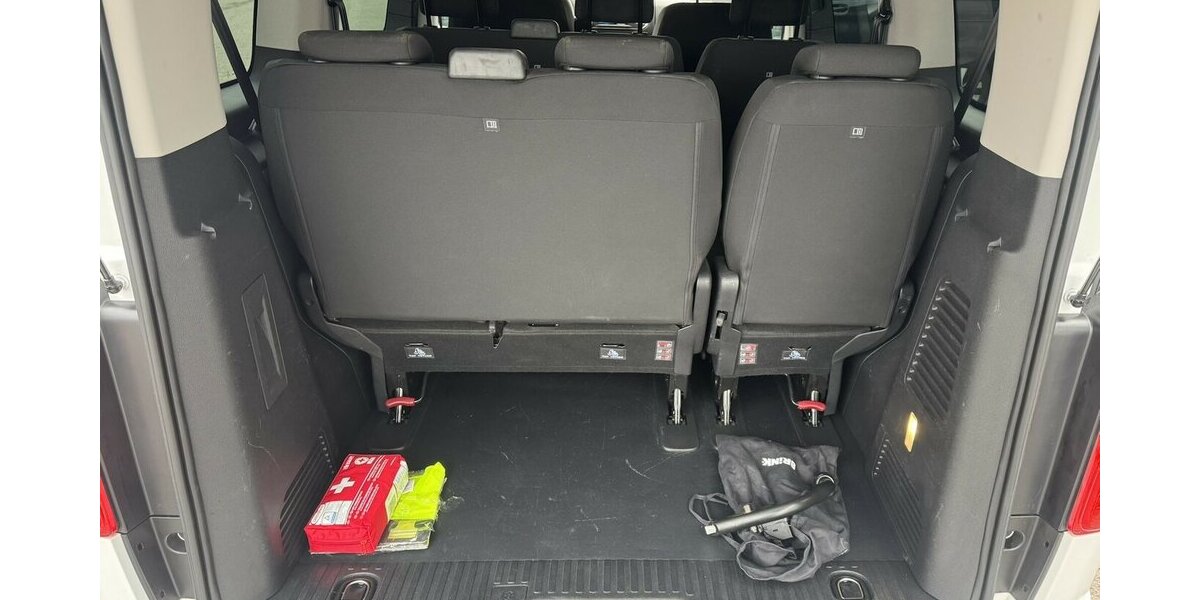 Peugeot Traveller BUSINESS L2 2.0 HDI/NAVI/8-SITZ/1.HAND 81.738 km 29.800 &euro; Villingen-Schwenningen 78054