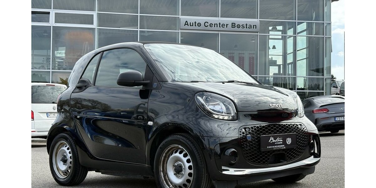 Smart ForTwo EQ Coupe SITZHEIZUNG/BLUETOOTH/ISO/1.HAND 21.989 km 9.900 &euro; Villingen-Schwenningen 78054