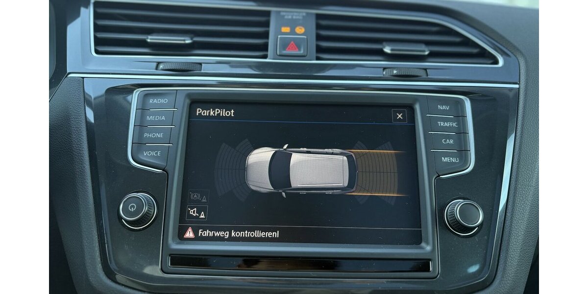 VW Tiguan 2.0 TDI HIGHLINE/4x4/PANO/STANDHEIZUNG 137.501 km 19.800 &euro; Villingen-Schwenningen 78054