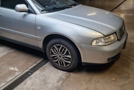 Audi A4 183.000 km 2.500 &euro; Villingen-Schwenningen 78052